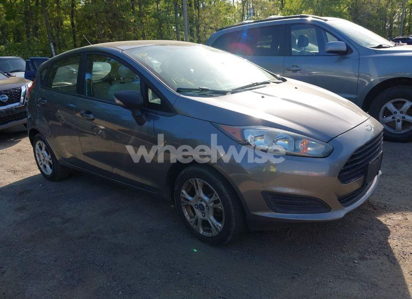2014 Ford Fiesta SE (VIN 3FADP4EJ2EM120513) main photo