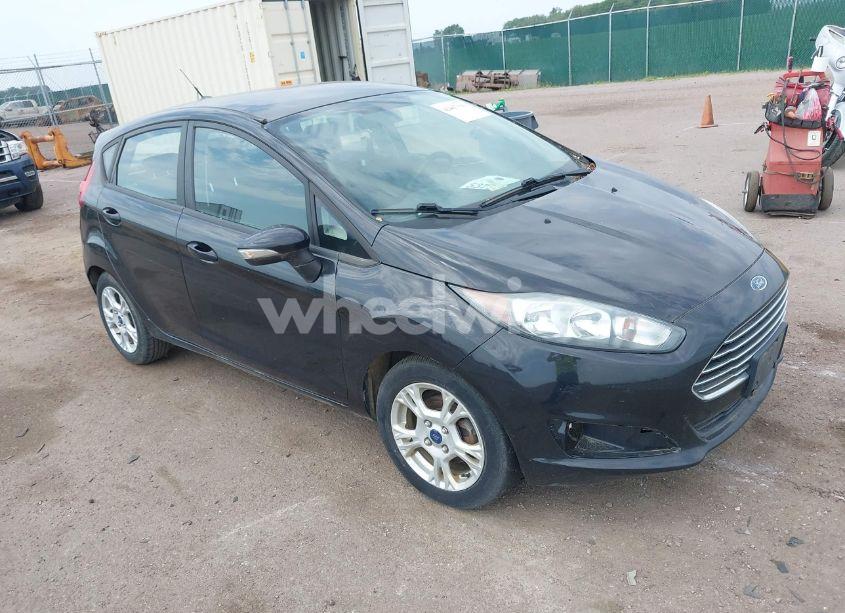 2015 Ford Fiesta SE (VIN 3FADP4EJ2FM107827) main photo