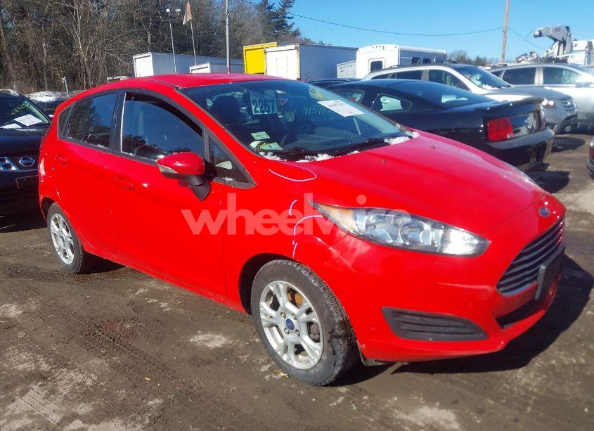 2015 Ford Fiesta SE (VIN 3FADP4EJ2FM108444) main photo