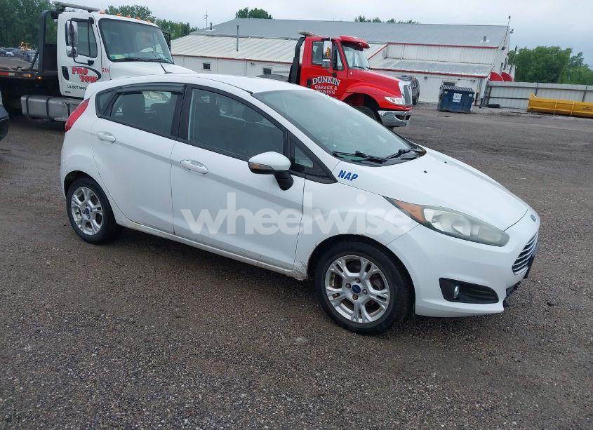 2015 Ford Fiesta SE (VIN 3FADP4EJ2FM172161) main photo