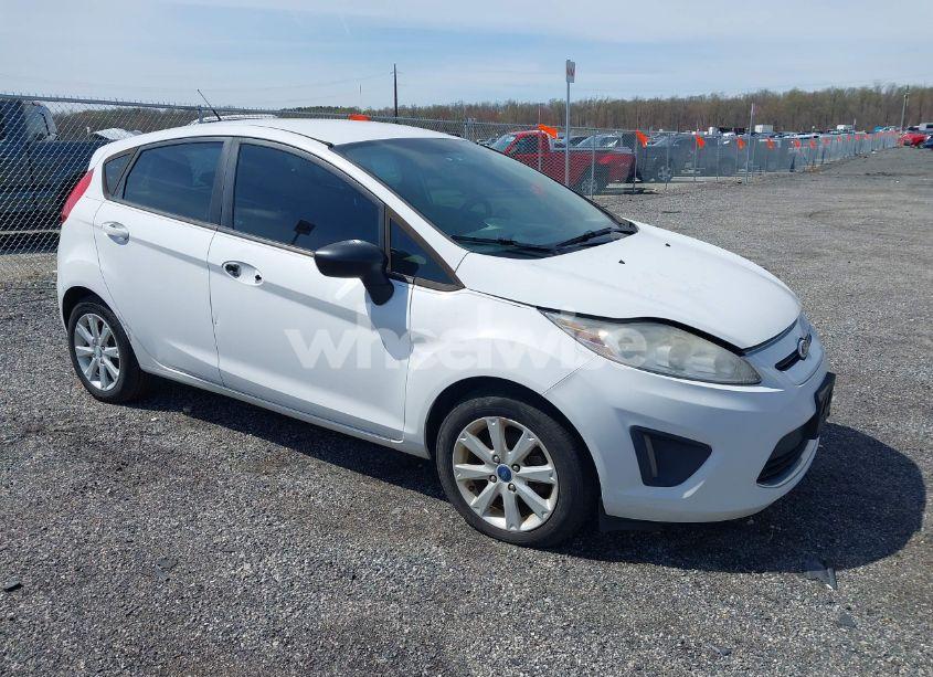 2011 Ford Fiesta SE (VIN 3FADP4EJ3BM231633) main photo