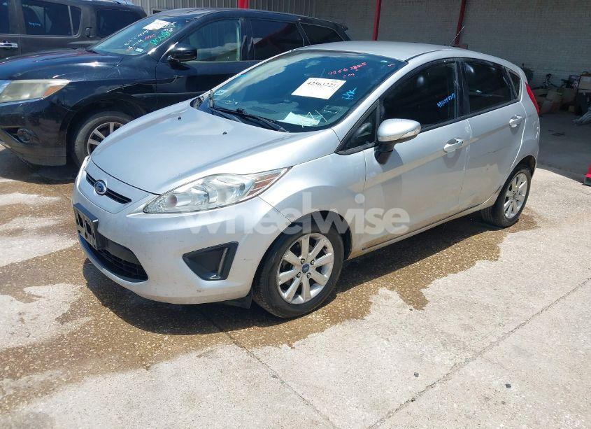 Photo 2 of 2013 Ford Fiesta SE (VIN 3FADP4EJ3DM107669)