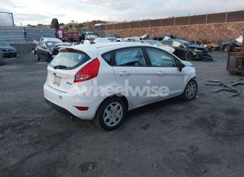 Photo 4 of 2013 Ford Fiesta SE (VIN 3FADP4EJ3DM195381)