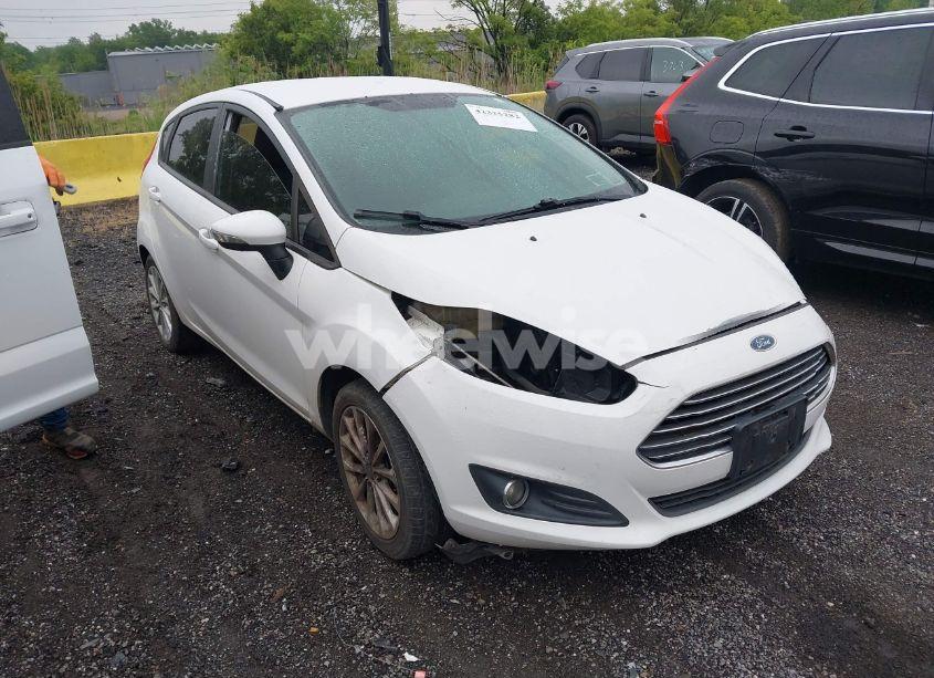 2014 Ford Fiesta SE (VIN 3FADP4EJ3EM116776) main photo
