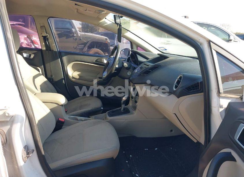 Photo 5 of 2014 Ford Fiesta SE (VIN 3FADP4EJ3EM190327)