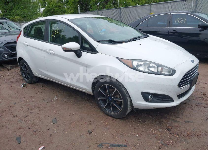 2017 Ford Fiesta SE (VIN 3FADP4EJ3HM137339) main photo