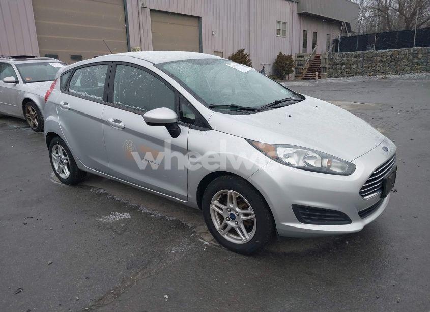 2019 Ford Fiesta SE (VIN 3FADP4EJ3KM145366) main photo