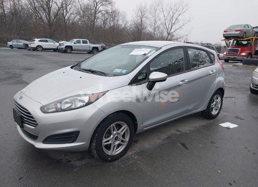 Photo 2 of 2019 Ford Fiesta SE (VIN 3FADP4EJ3KM145366)