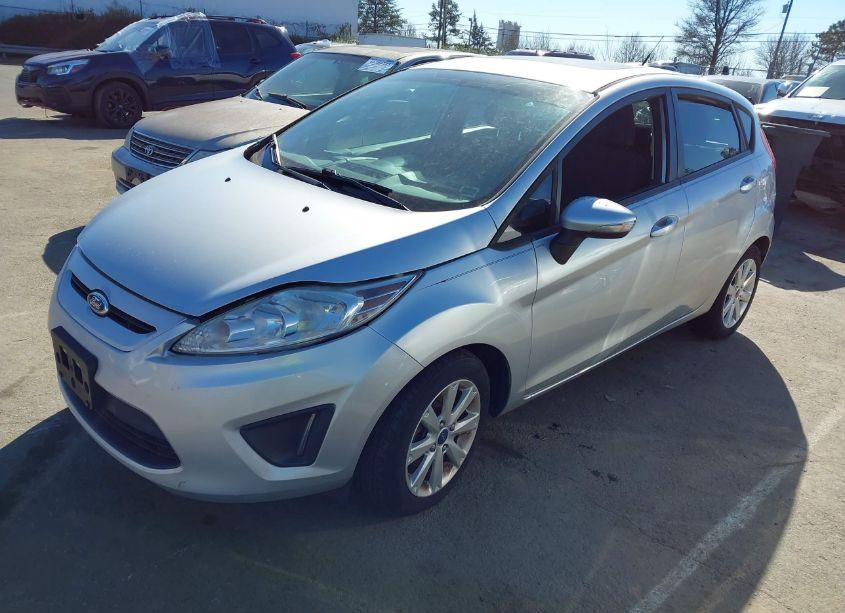 Photo 2 of 2013 Ford Fiesta SE (VIN 3FADP4EJ4DM149879)