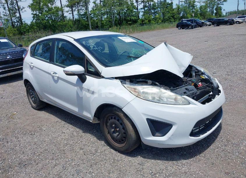 2013 Ford Fiesta SE (VIN 3FADP4EJ4DM174815) main photo