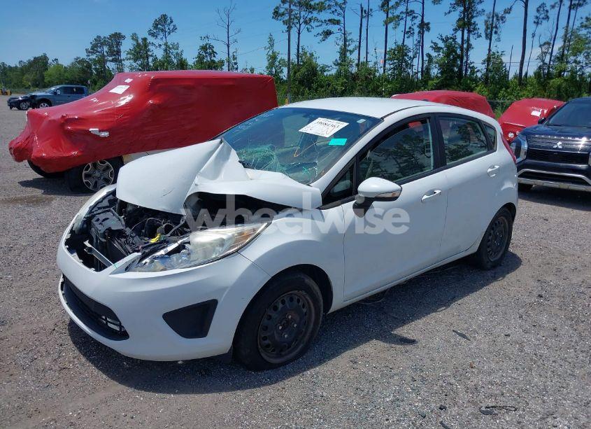 Photo 2 of 2013 Ford Fiesta SE (VIN 3FADP4EJ4DM174815)