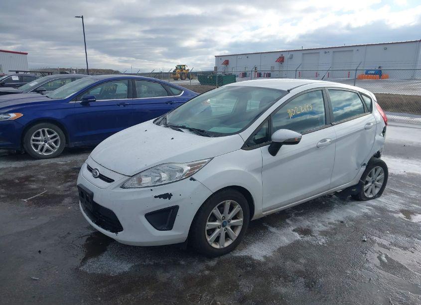 Photo 2 of 2013 Ford Fiesta SE (VIN 3FADP4EJ4DM176371)