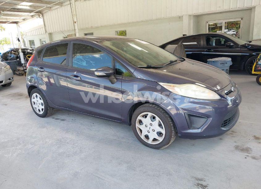 2013 Ford Fiesta SE (VIN 3FADP4EJ4DM183837) main photo