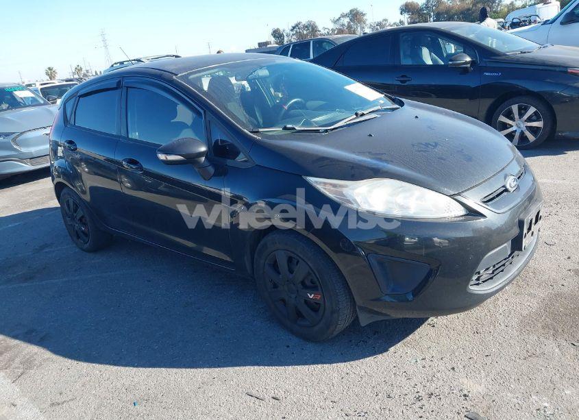 2013 Ford Fiesta SE (VIN 3FADP4EJ4DM200653) main photo