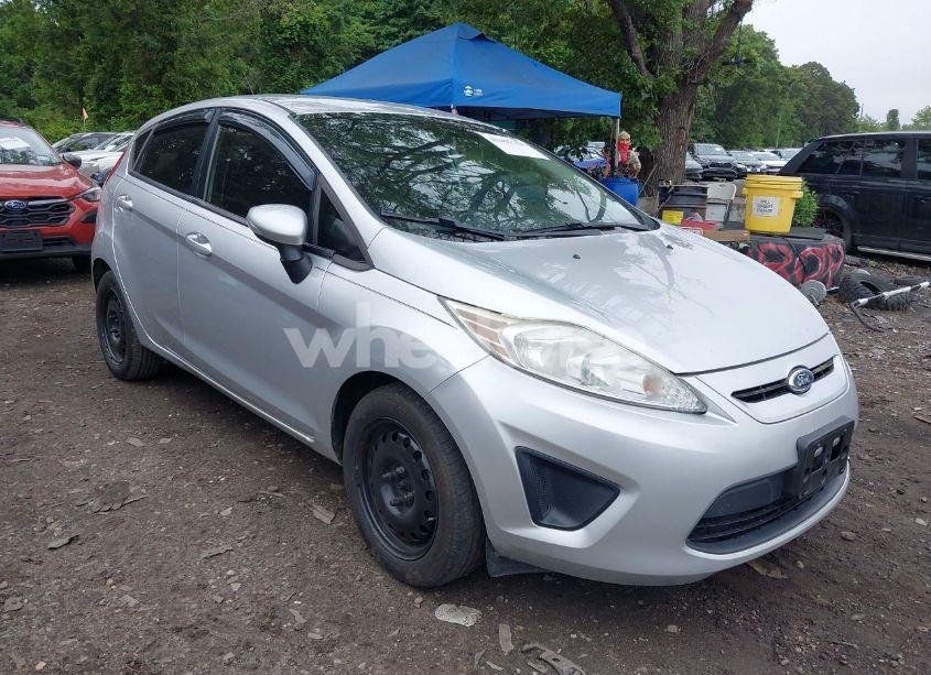 2013 Ford Fiesta SE (VIN 3FADP4EJ4DM223771) main photo