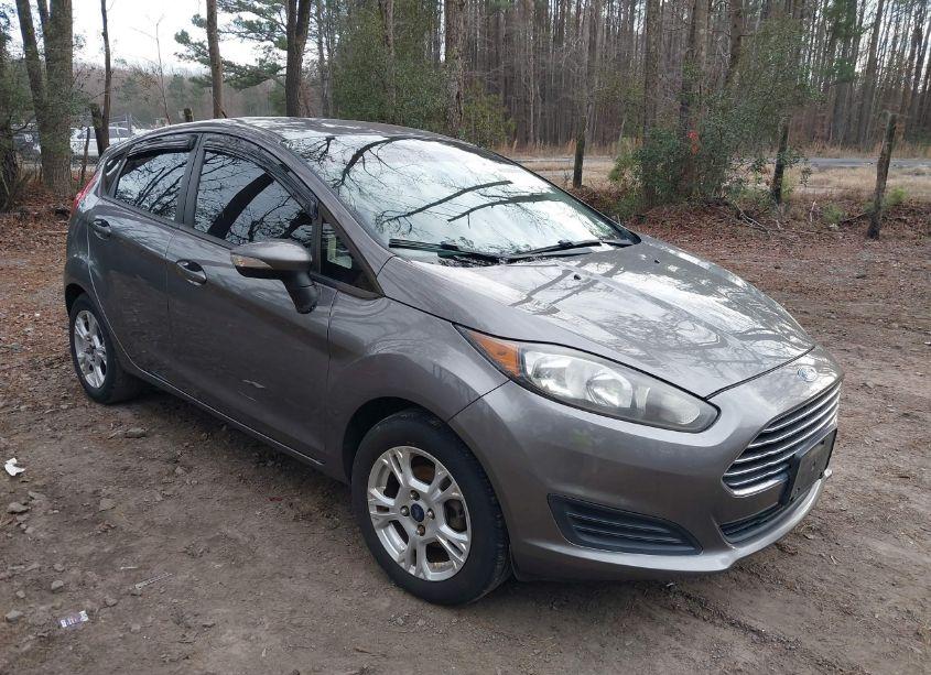 2014 Ford Fiesta SE (VIN 3FADP4EJ4EM195262) main photo