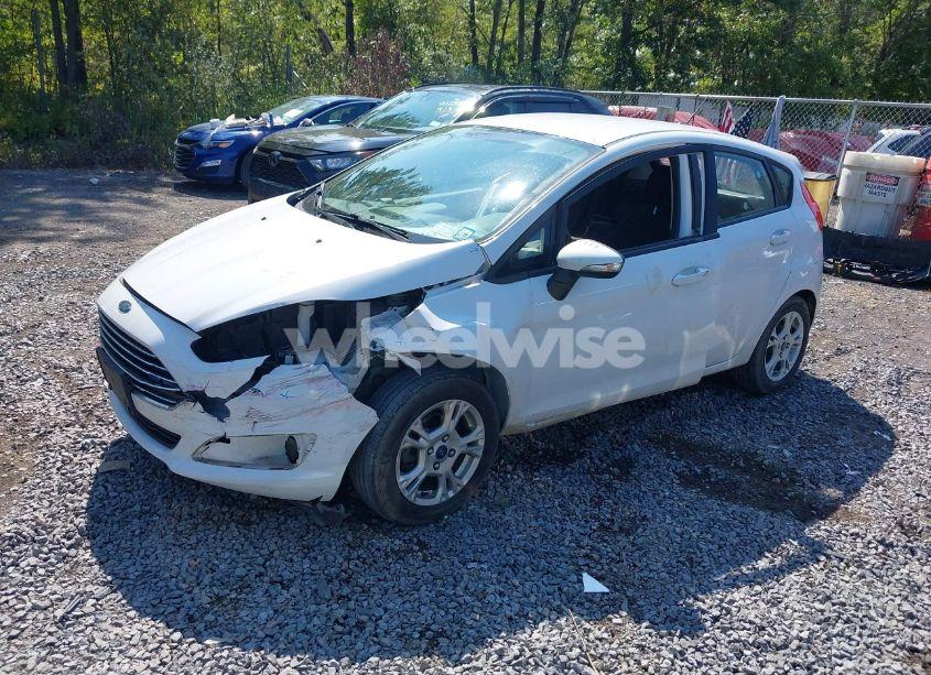 Photo 2 of 2015 Ford Fiesta SE (VIN 3FADP4EJ4FM114942)