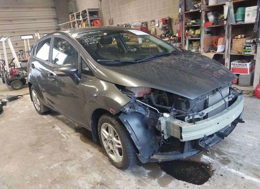 2018 Ford Fiesta SE (VIN 3FADP4EJ4JM126193) main photo