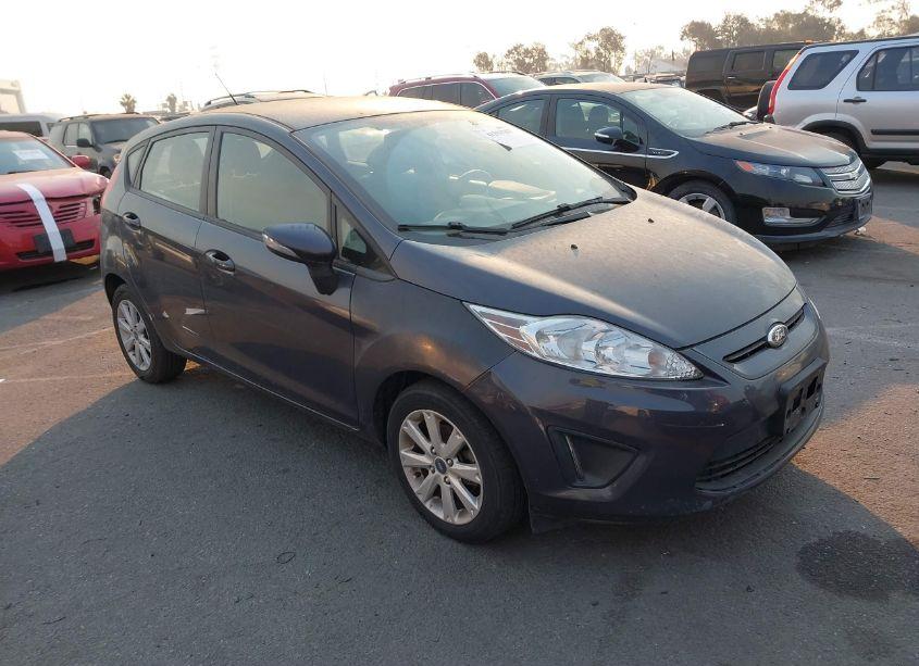 2013 Ford Fiesta SE (VIN 3FADP4EJ5DM178713) main photo