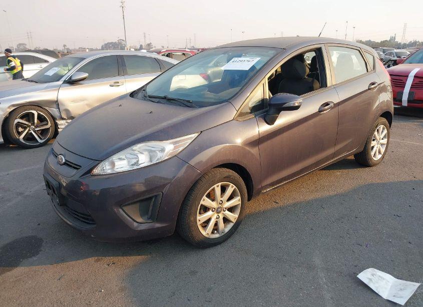 Photo 2 of 2013 Ford Fiesta SE (VIN 3FADP4EJ5DM178713)