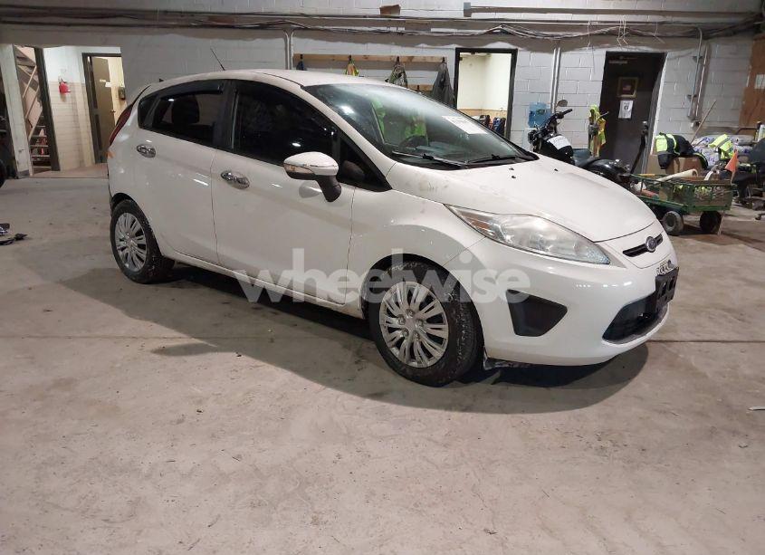 2013 Ford Fiesta SE (VIN 3FADP4EJ5DM202864) main photo