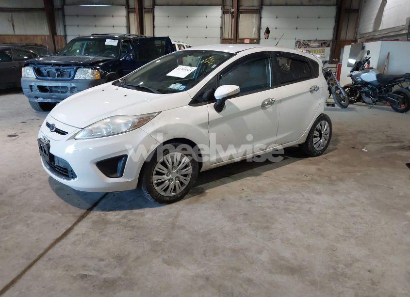 Photo 2 of 2013 Ford Fiesta SE (VIN 3FADP4EJ5DM202864)