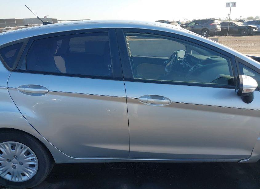 Photo 13 of 2014 Ford Fiesta SE (VIN 3FADP4EJ5EM207502)