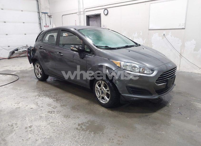 2015 Ford Fiesta SE (VIN 3FADP4EJ5FM162286) main photo