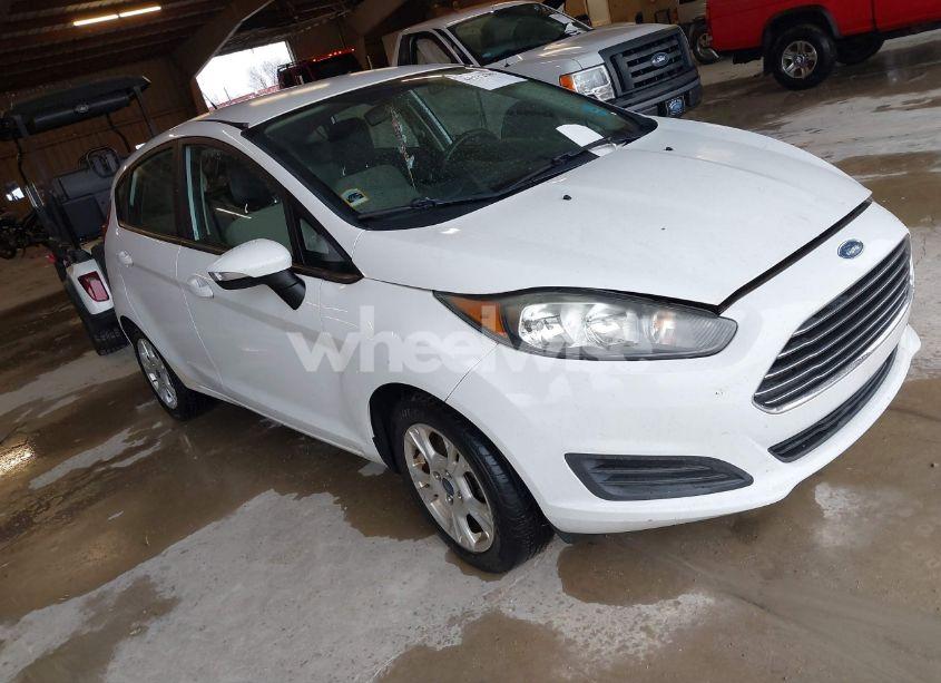 2016 Ford Fiesta SE (VIN 3FADP4EJ5GM121156) main photo