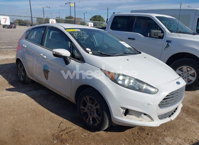 2016 Ford Fiesta SE (VIN 3FADP4EJ5GM136658) main photo