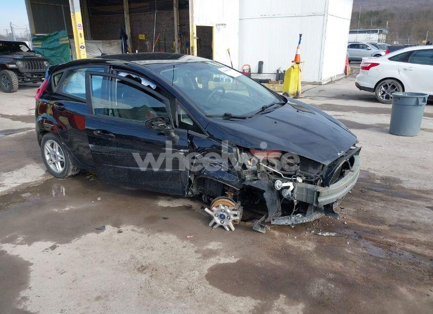 2017 Ford Fiesta SE (VIN 3FADP4EJ5HM103483) main photo