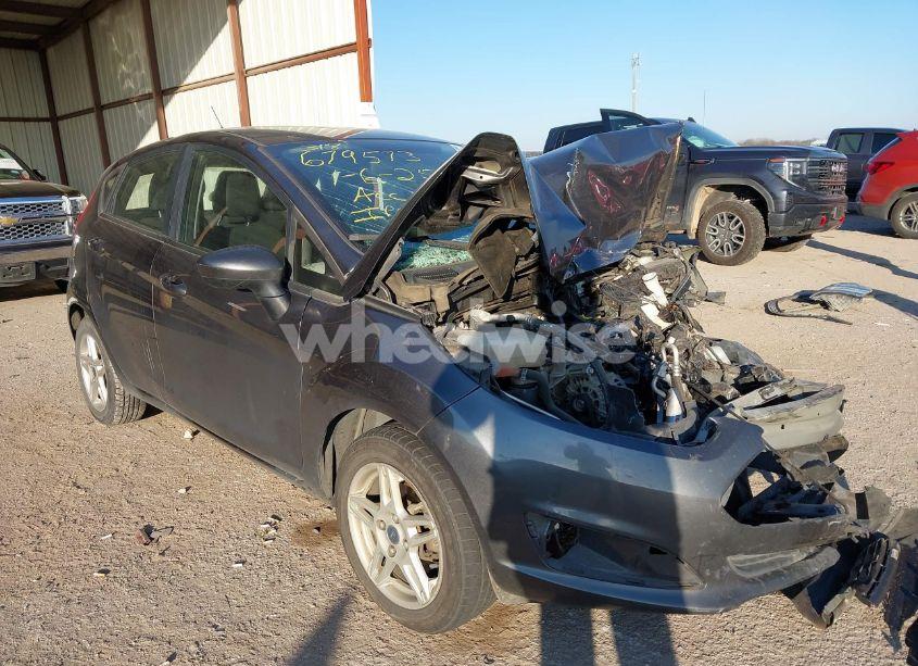 2018 Ford Fiesta SE (VIN 3FADP4EJ5JM128082) main photo