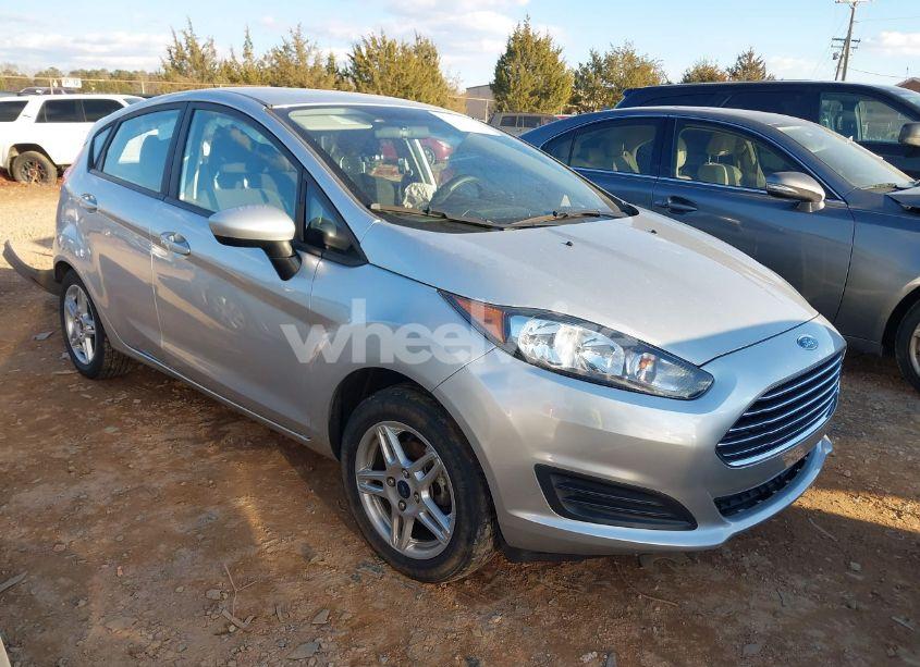 2018 Ford Fiesta SE (VIN 3FADP4EJ5JM140281) main photo