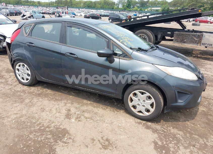2011 Ford Fiesta SE (VIN 3FADP4EJ6BM231271) main photo