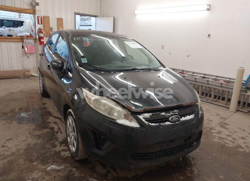 2013 Ford Fiesta SE (VIN 3FADP4EJ6DM109951) main photo