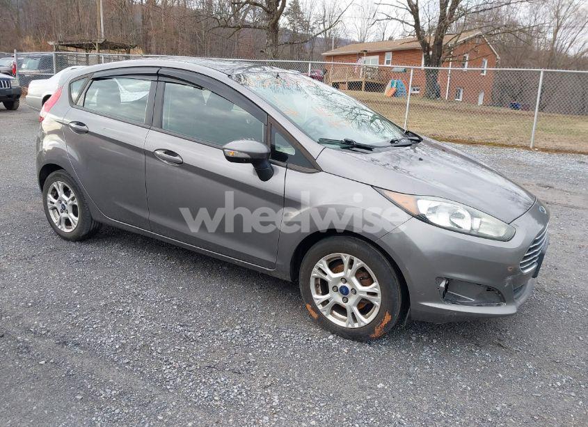 2014 Ford Fiesta SE (VIN 3FADP4EJ6EM211042) main photo