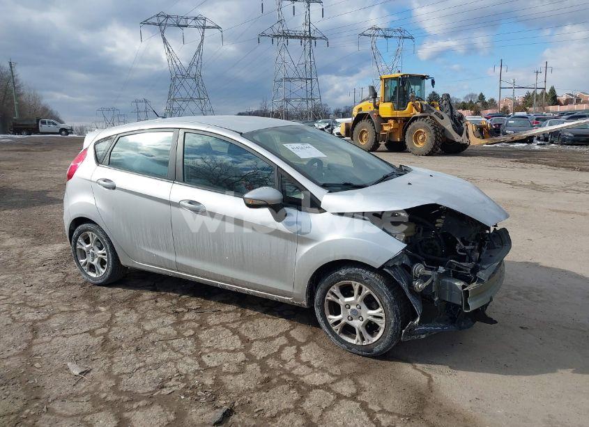 2015 Ford Fiesta SE (VIN 3FADP4EJ6FM214024) main photo