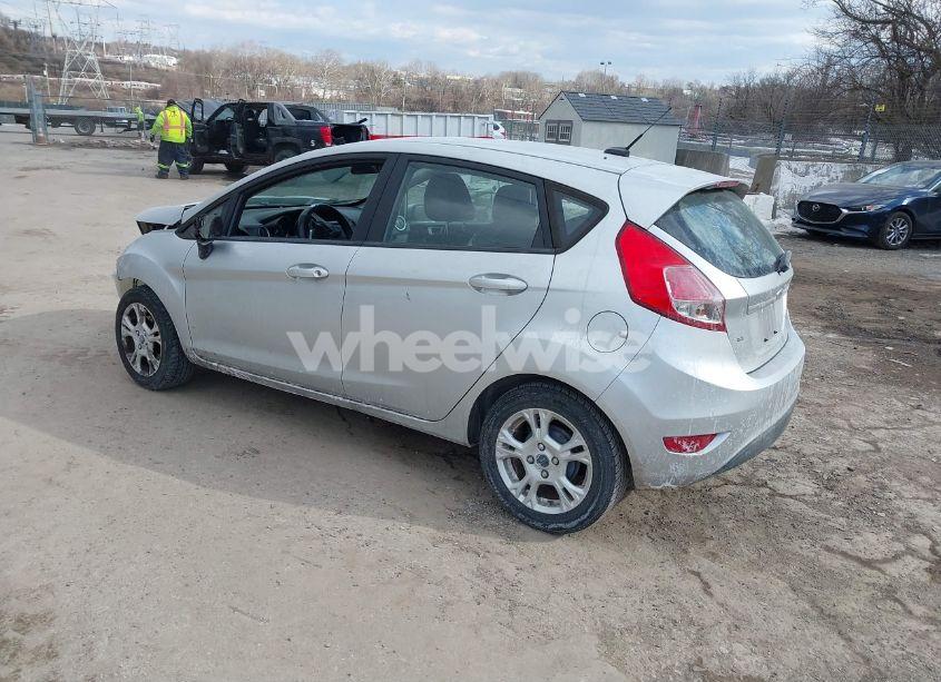 Photo 3 of 2015 Ford Fiesta SE (VIN 3FADP4EJ6FM214024)