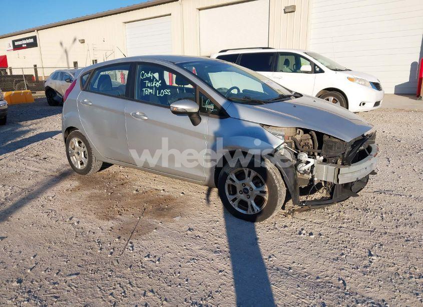 2016 Ford Fiesta SE (VIN 3FADP4EJ6GM141609) main photo