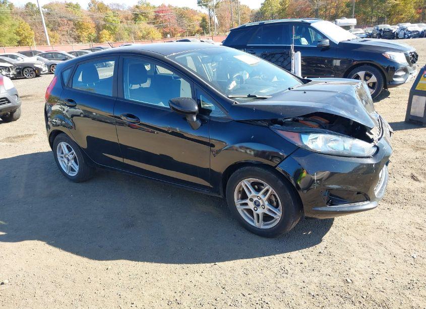 2019 Ford Fiesta SE (VIN 3FADP4EJ6KM113852) main photo