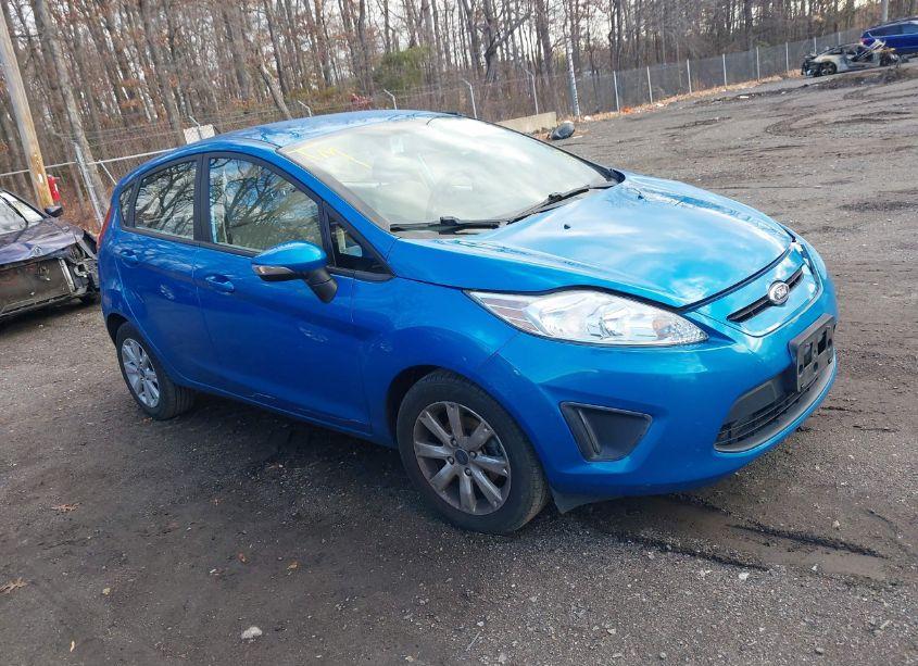 2013 Ford Fiesta SE (VIN 3FADP4EJ7DM224106) main photo
