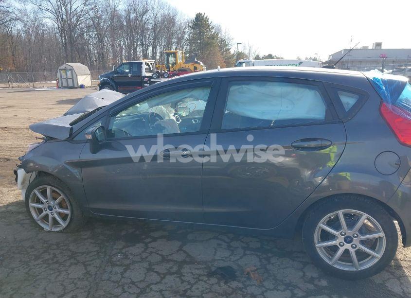 Photo 15 of 2015 Ford Fiesta SE (VIN 3FADP4EJ7FM120475)