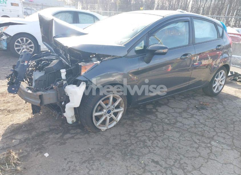 Photo 2 of 2015 Ford Fiesta SE (VIN 3FADP4EJ7FM120475)