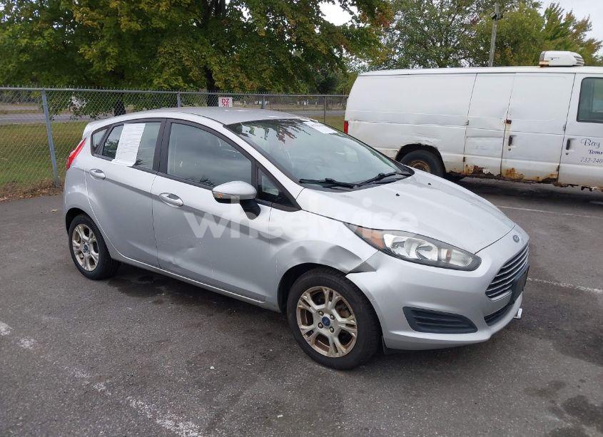 2016 Ford Fiesta SE (VIN 3FADP4EJ7GM165644) main photo