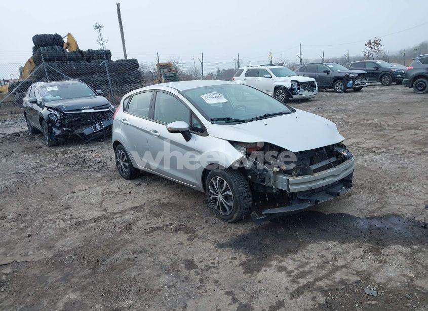 2013 Ford Fiesta SE (VIN 3FADP4EJ8DM149044) main photo