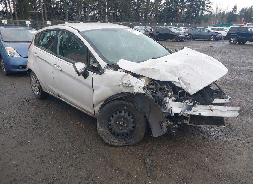 2013 Ford Fiesta SE (VIN 3FADP4EJ8DM183775) main photo