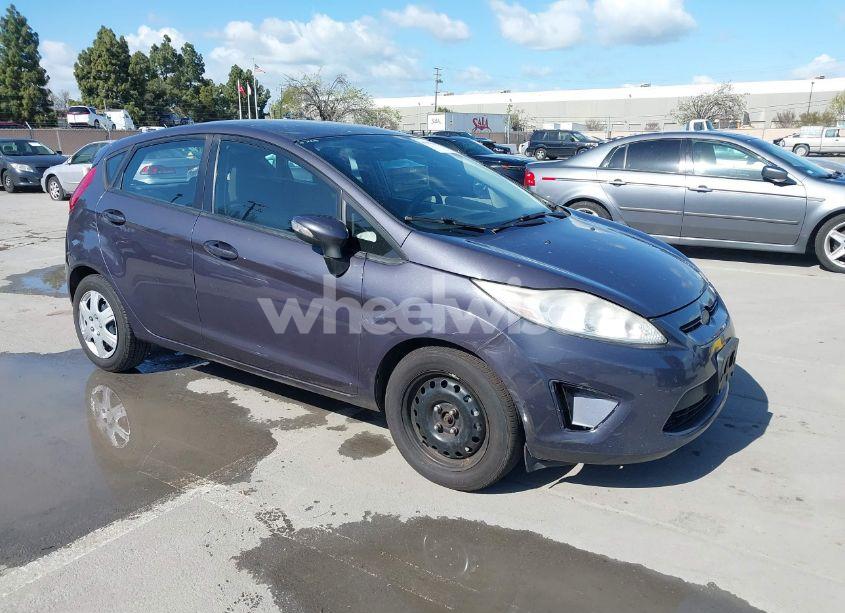2013 Ford Fiesta SE (VIN 3FADP4EJ8DM221179) main photo