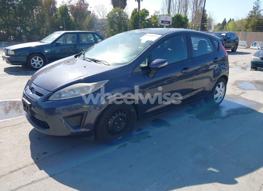 Photo 2 of 2013 Ford Fiesta SE (VIN 3FADP4EJ8DM221179)