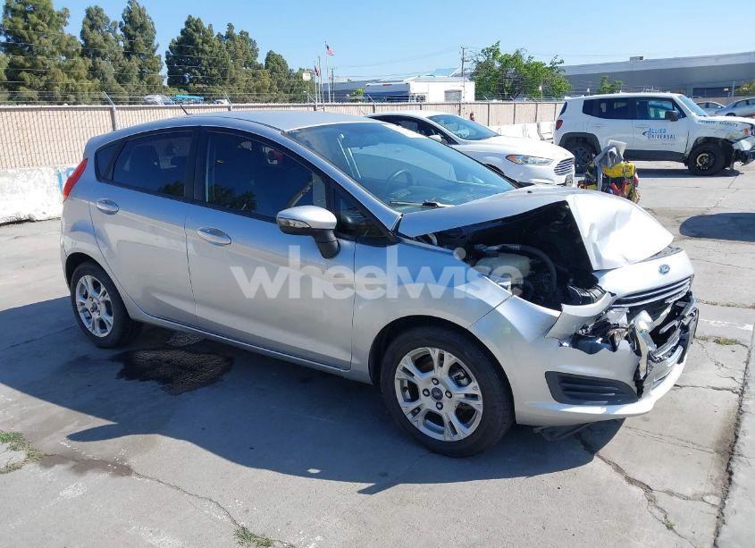 2014 Ford Fiesta SE (VIN 3FADP4EJ8EM121567) main photo