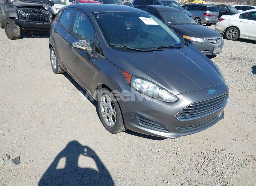 2014 Ford Fiesta SE (VIN 3FADP4EJ8EM139843) main photo